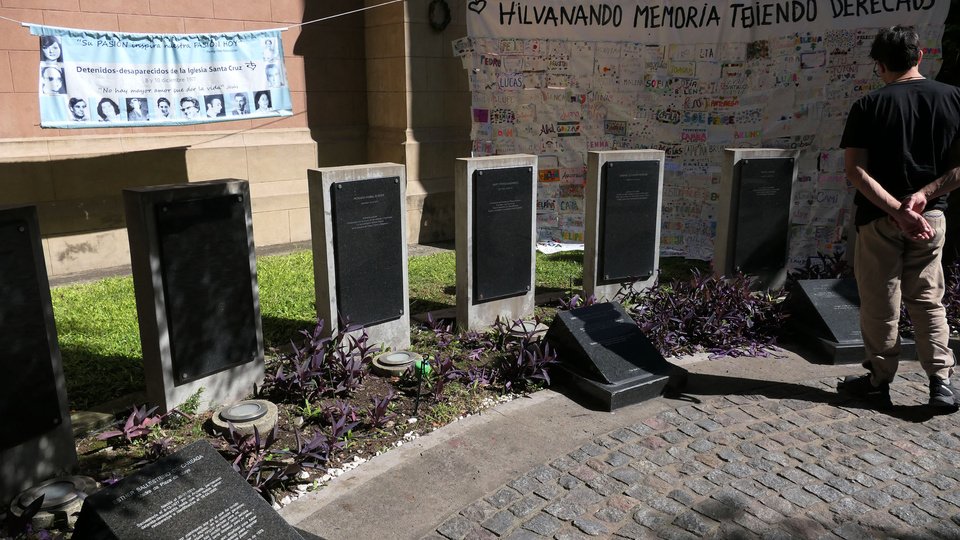 Veinte años de la identificación de los cuerpos de la Santa Cruz | El EAAF recordó el trabajo que en 2005 permitió recuperar los restos de cinco de los doce secuestrados en 1977