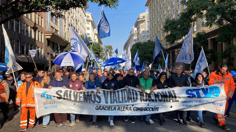 Vialidad: "Al gobierno se le puso un límite, pero la lucha continúa" | La Justicia frenó el DNU y el gremio reclama que el Congreso lo rechace