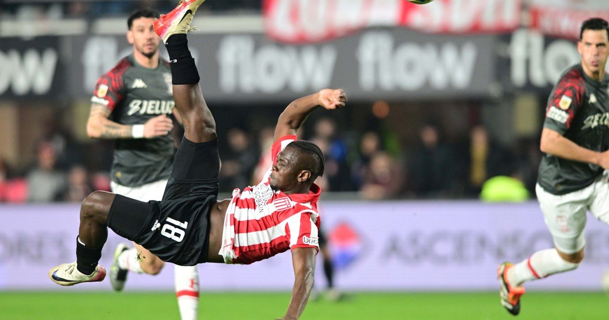 Video: la chilena espectacular de Cetré en el gol de Estudiantes :: Olé