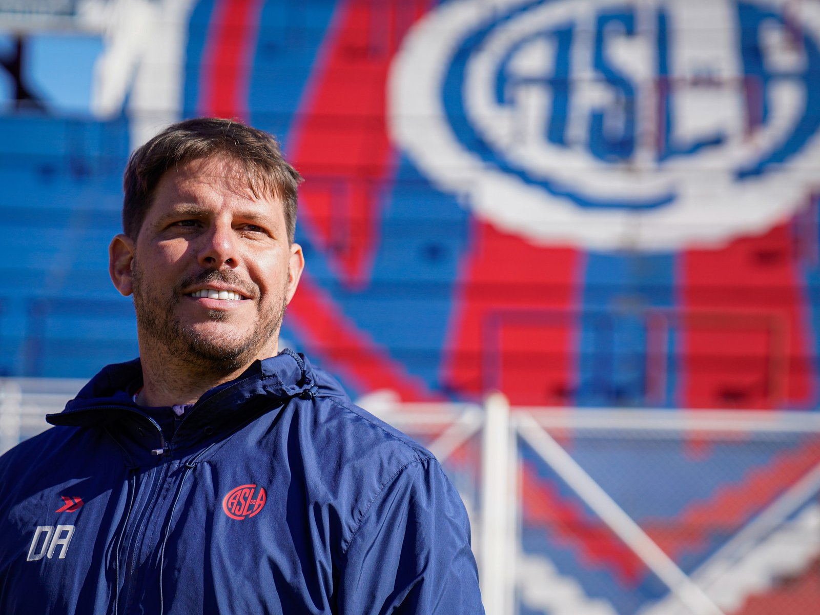 «Yo no soy Klopp ni Mourinho, pero si damos el 110% nos vamos a convertir en un equipo peligroso»