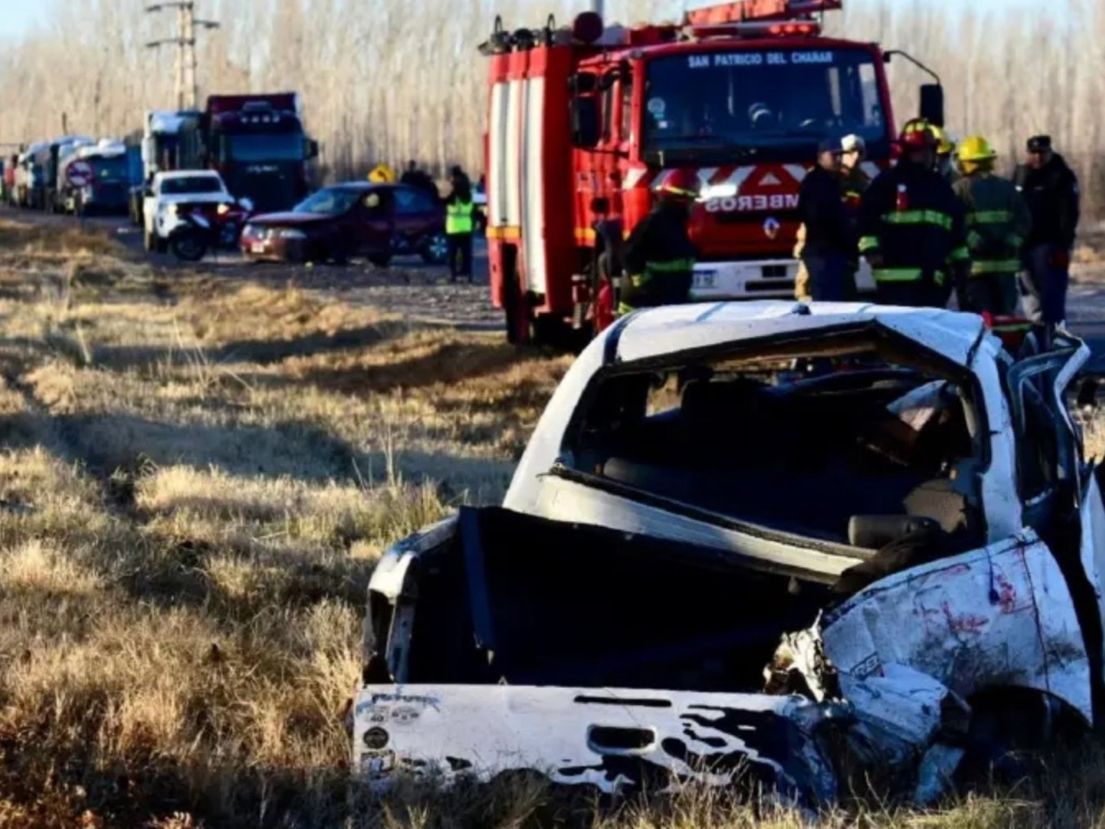 dos muertos, personas atrapadas y un nene de menos de 2 años mal herido en Neuquén
