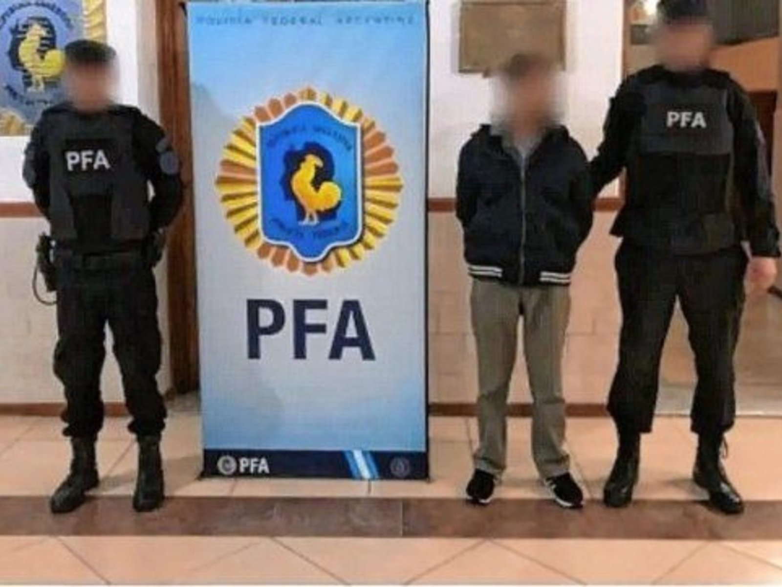 drogaba mujeres, las violaba y les sacaba fotos