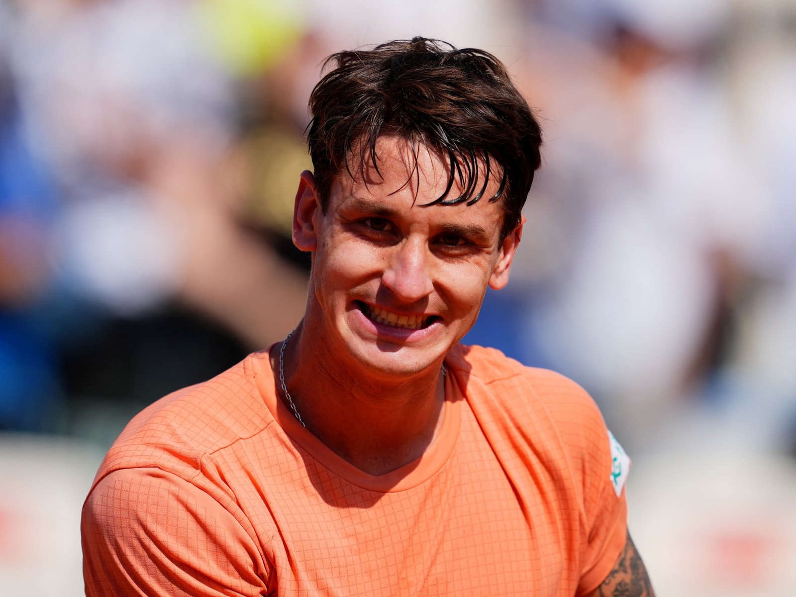 el chileno Garín no se bancó que lo derrotara el argentino Ugo Carabelli y lo invitó a pelear