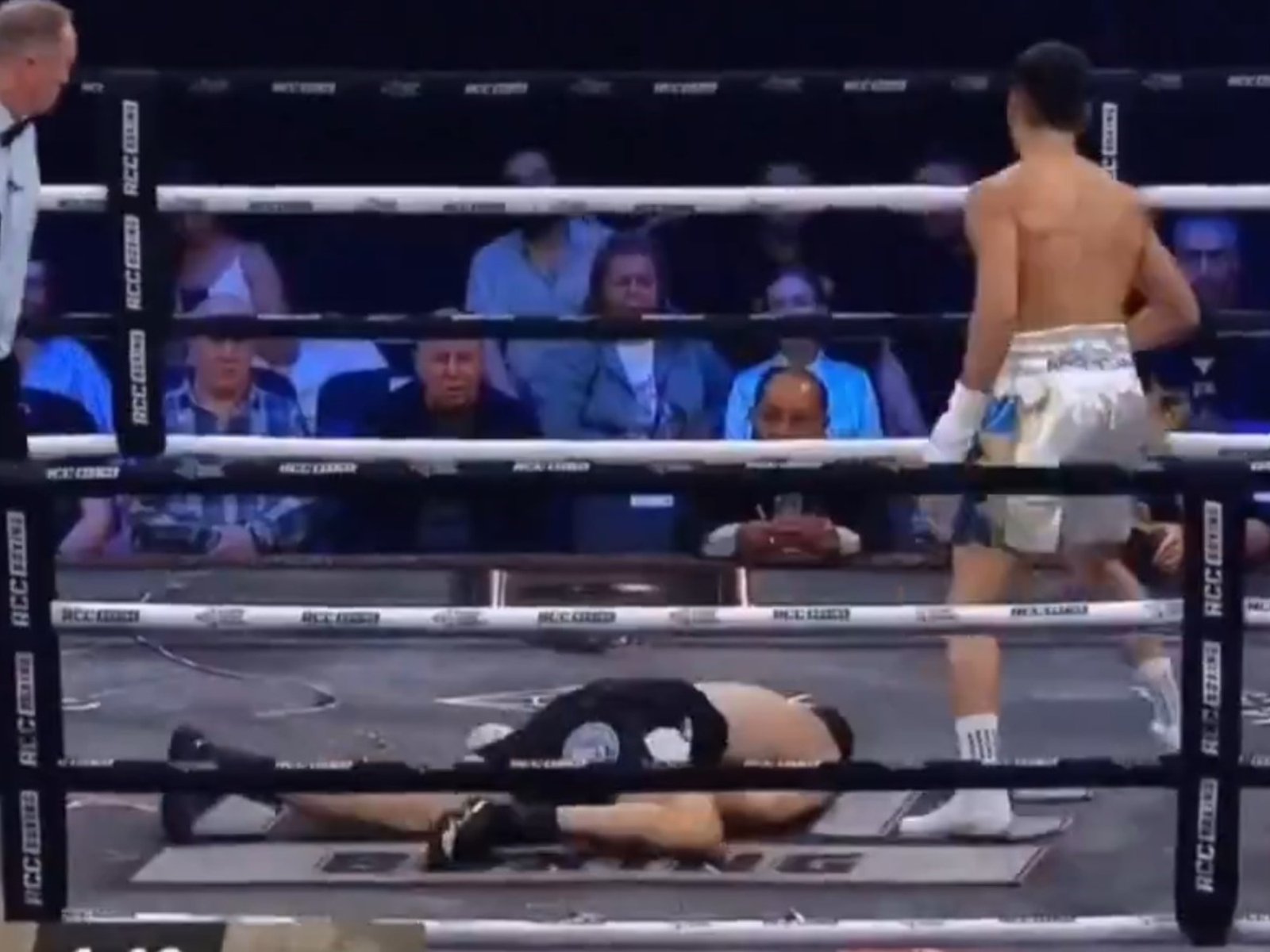 la tremenda piña de nocaut en el round 2 para sacarle el invicto al local y favorito Khariton Agrba