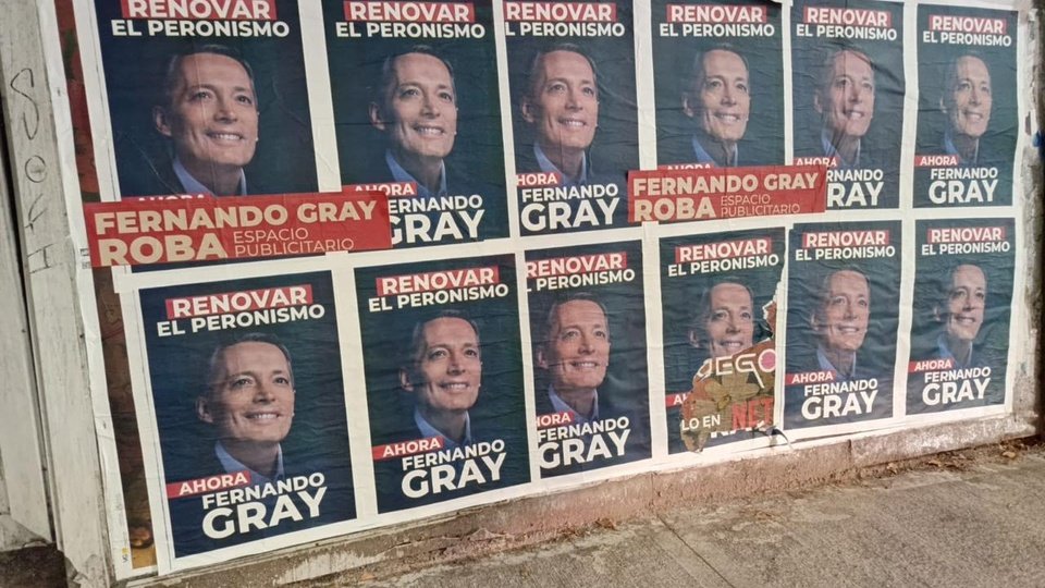 "Fernando Gray roba": denuncian al intendente de Esteban Echeverría por sus afiches
