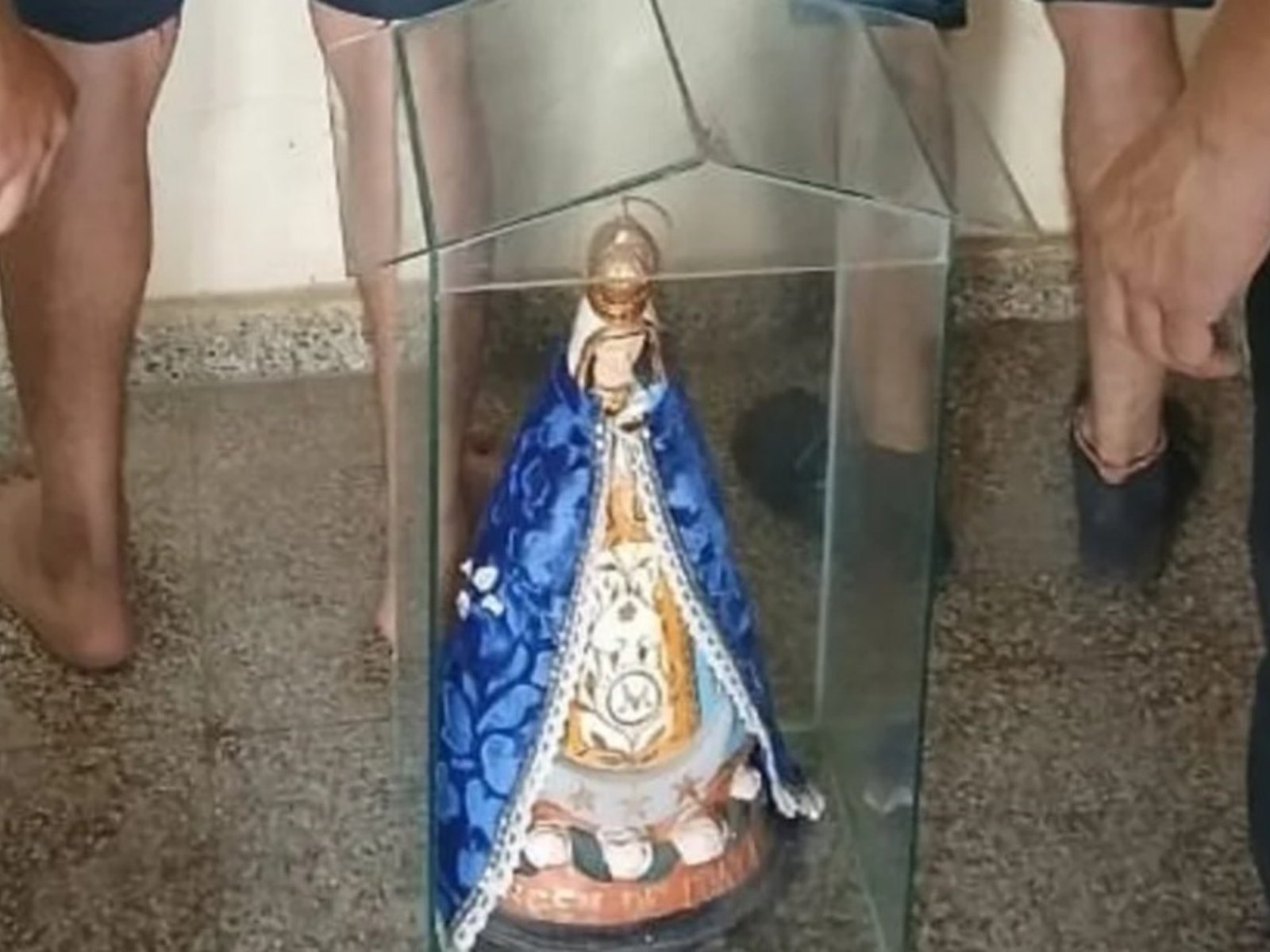 robaron una imagen de la Virgen de Itatí, pidieron rescate y cayeron por un descuido de principiantes