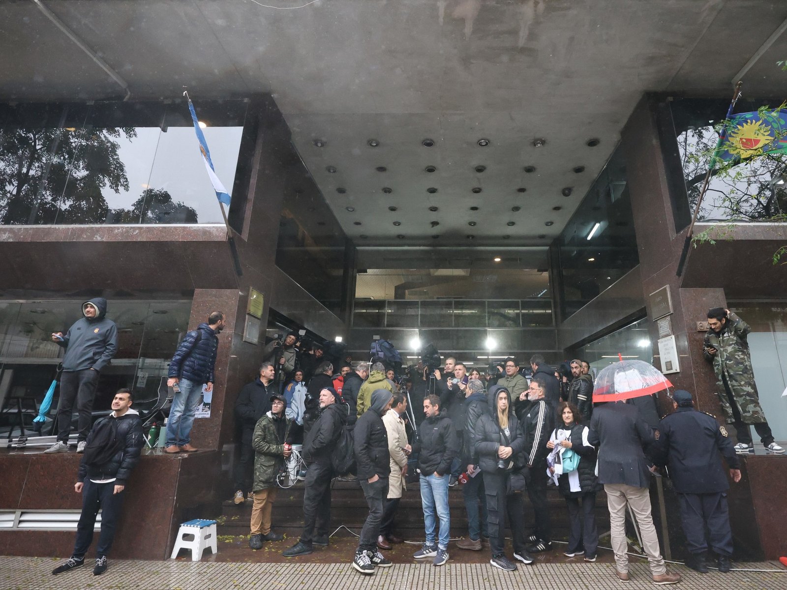 se excusó uno de los jueces y pueden sumarse demoras