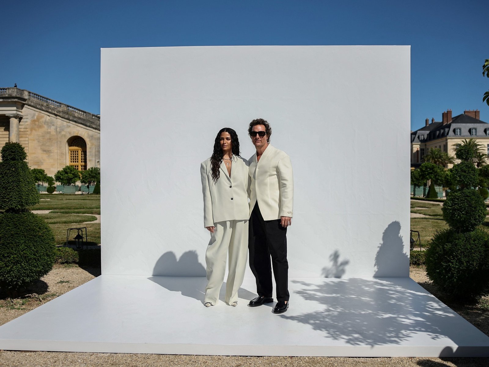 transparencias, denim y una pasarela de celebridades