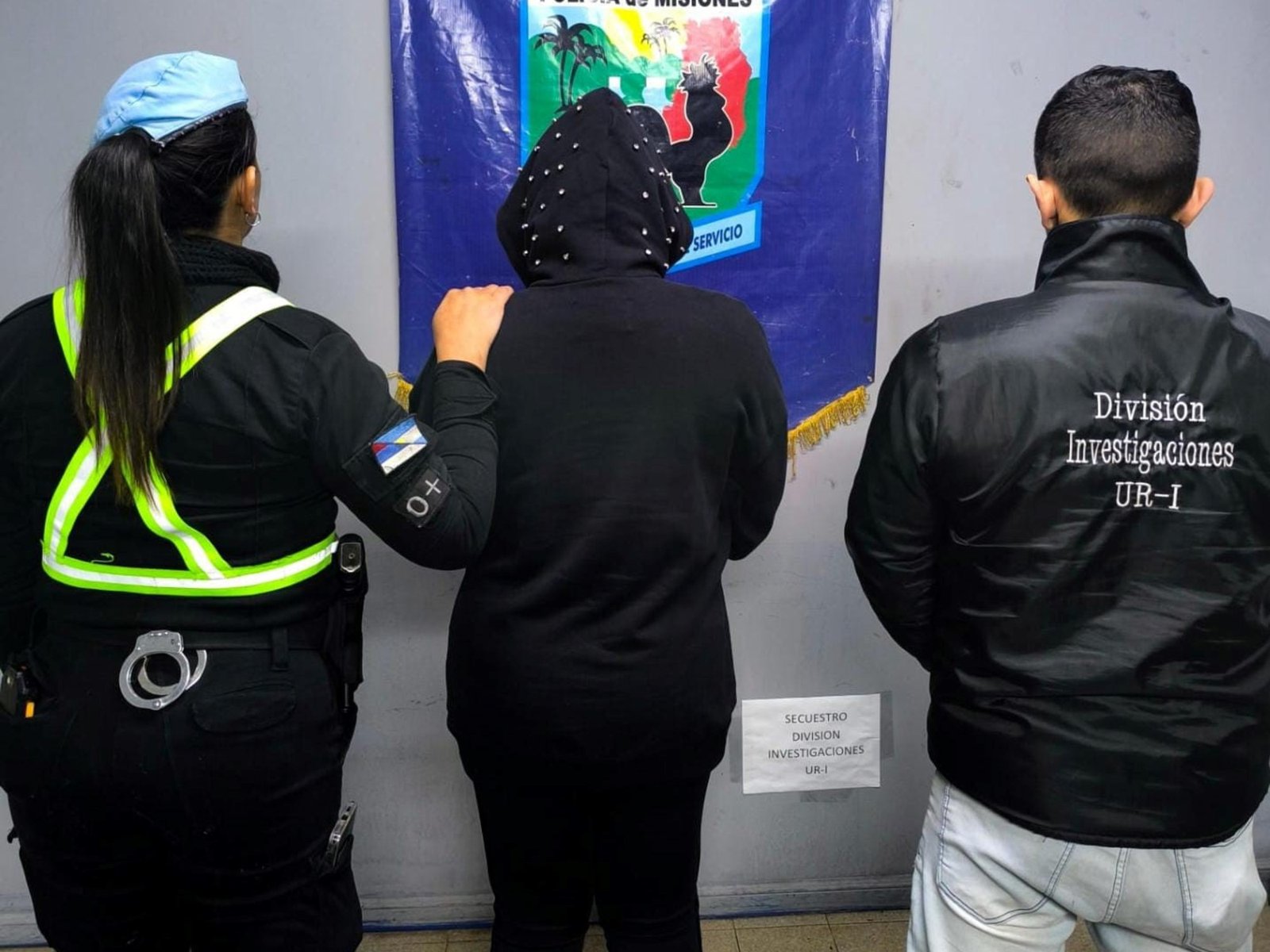 una gitana pagó un tratamiento estético con un collar de oro trucho y quedó detenida