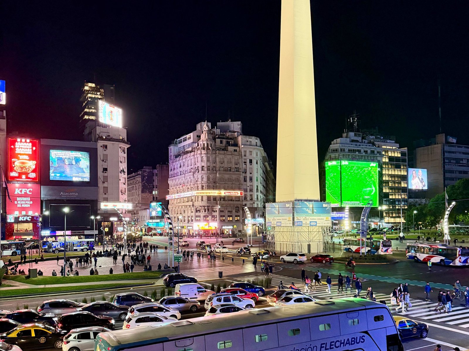una noche en el bus donde duermen los sin techo en la ciudad