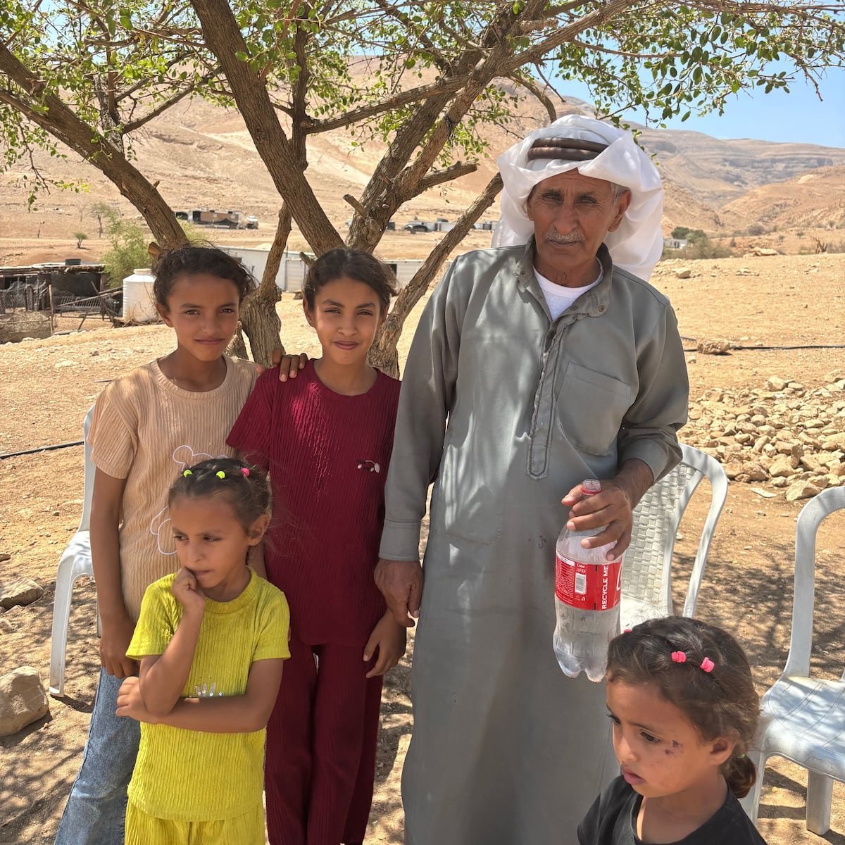 Beduinos frente a colonos israelíes en el valle del Jordán: “Esta es mi tierra y voy a quedarme hasta el final” | Internacional