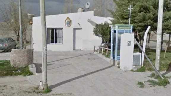 Detienen a ladrón que intentó huir con un televisor