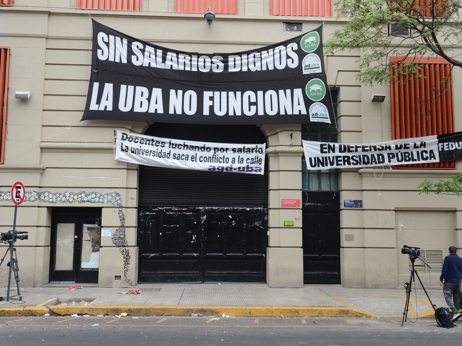 El Gobierno anunció un aumento de salarios para los docentes y no docentes universitarios