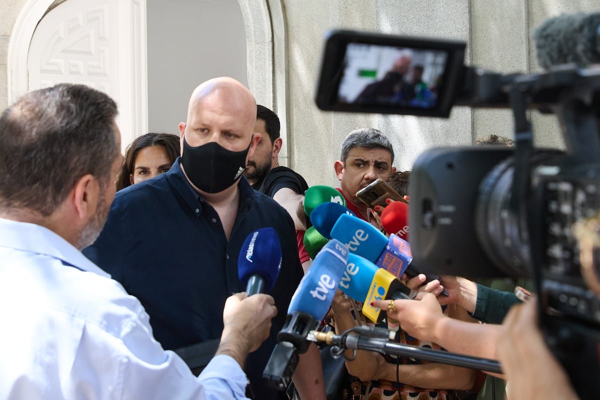 El empresario que financió a Alvise denuncia el asalto a su casa de hombres armados para robarle dos millones de euros en criptomonedas y relojes | España