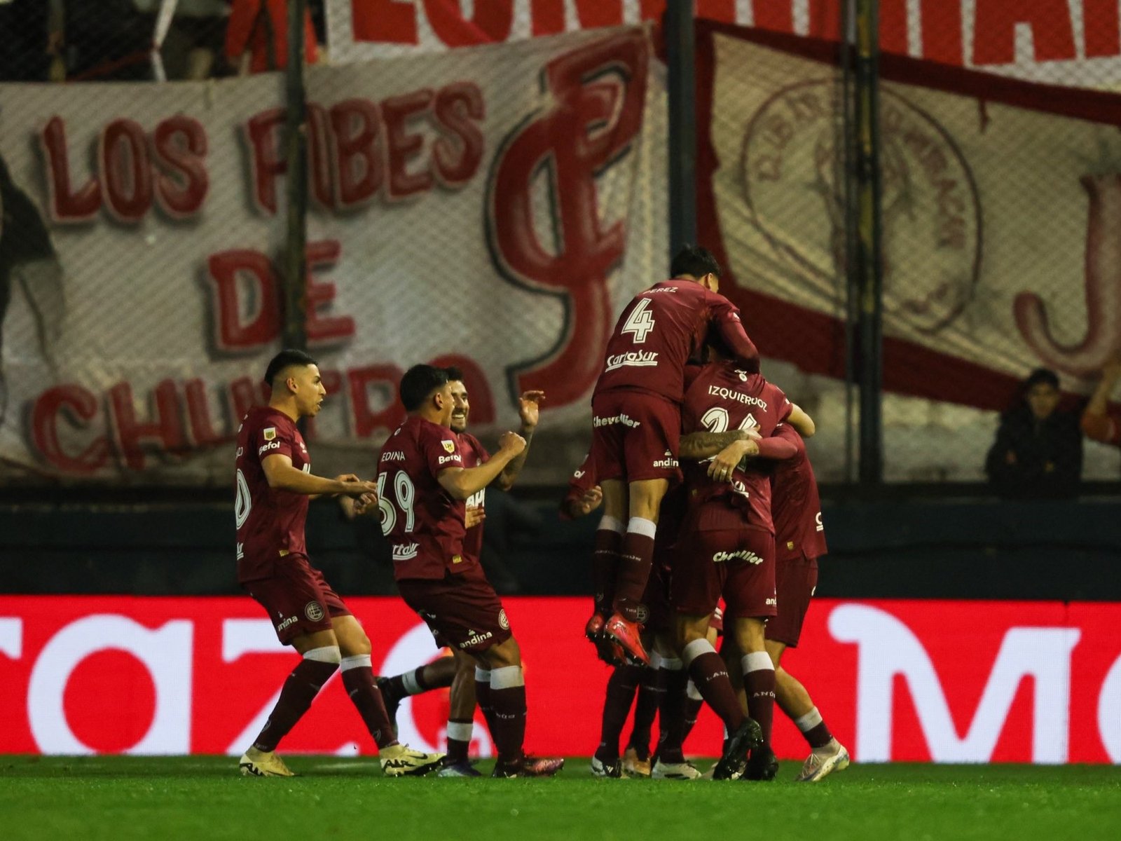 Lanús armó un show de golazos y eliminó a Huracán de la Copa Argentina
