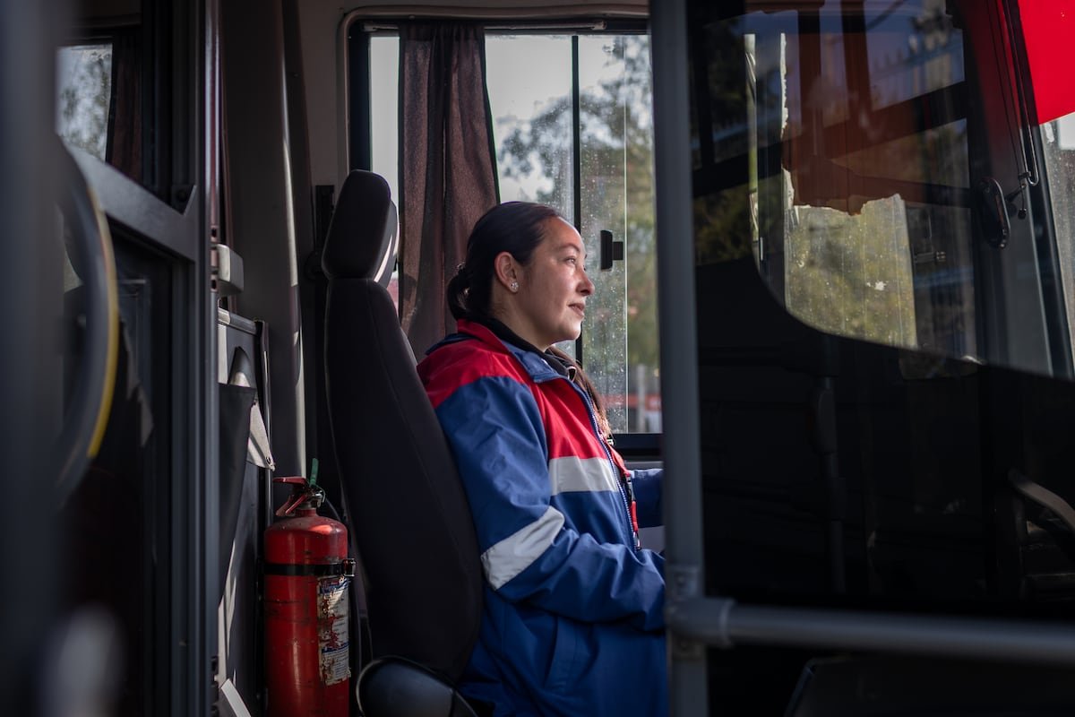 Las mujeres al volante de la mayor flota eléctrica de buses de América | América Futura