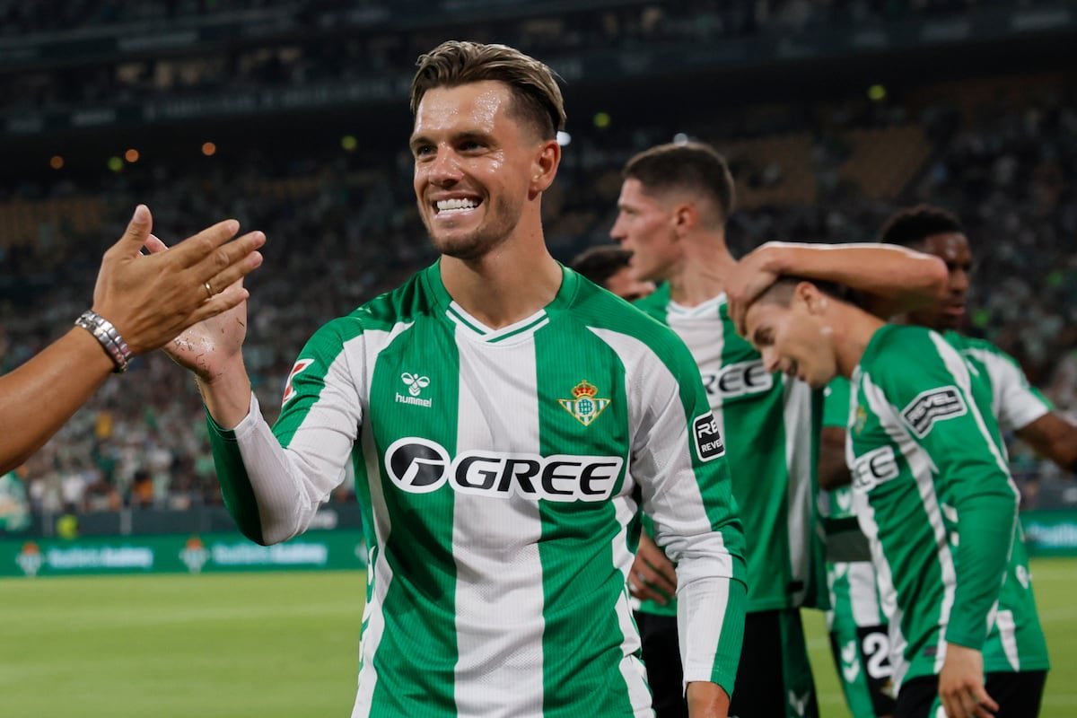 Gio Lo Celso celebra el único tanto del partido en el estreno del Betis ante el Alavés en La Cartuja.