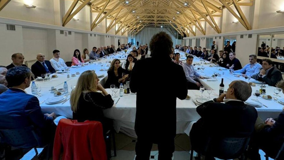 Milei y una charla motivacional con empanadas y película de Francella | La cena en Olivos con los diputados para garantizar los vetos