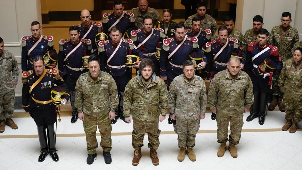 Sin acto, pero con fajina militar