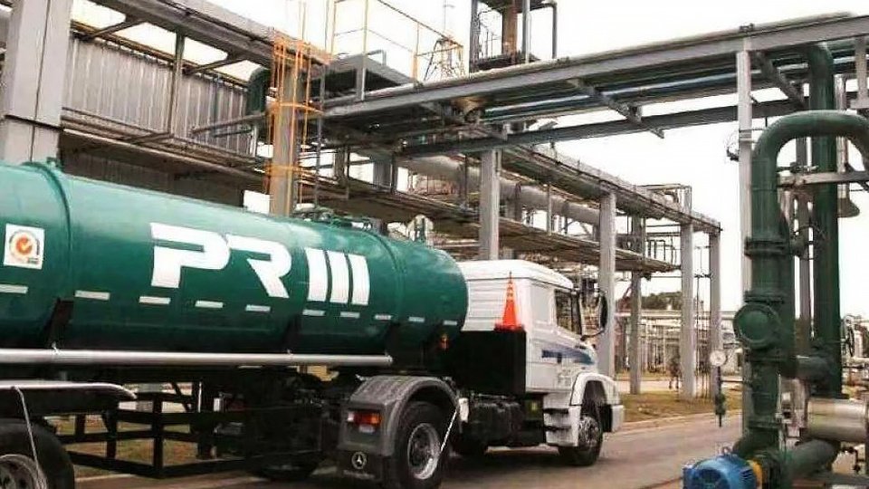 Tensión por la crisis en Petroquímica Río Tercero: 300 despidos en un año | El desempleo en la era Milei