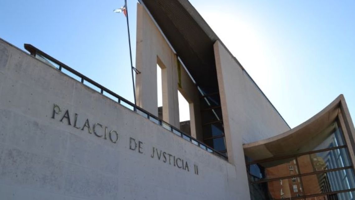 Un detenido acusado de abusar de una joven a la que contactó por Tinder