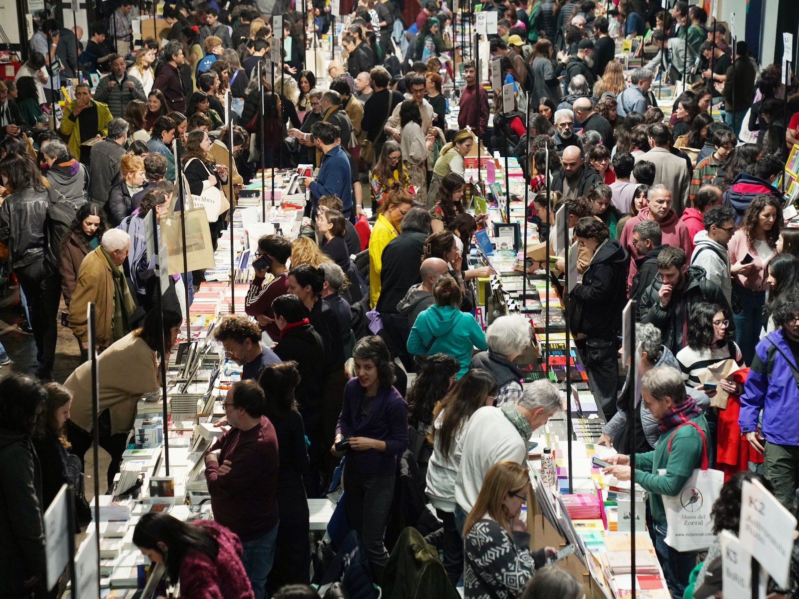 Un éxito rotundo para el libro independiente con ventas que superan el 30% y 30 mil asistentes
