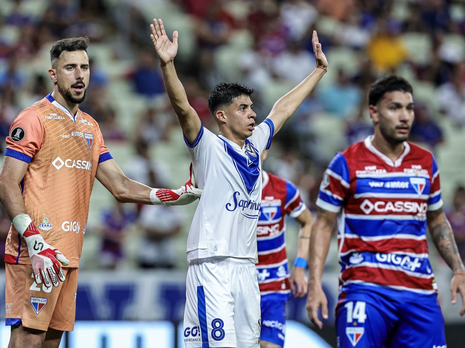 Vélez sufrió, tuvo sus chances y se llevó un empate ante Fortaleza en Brasil que lo ilusiona en la Copa Libertadores