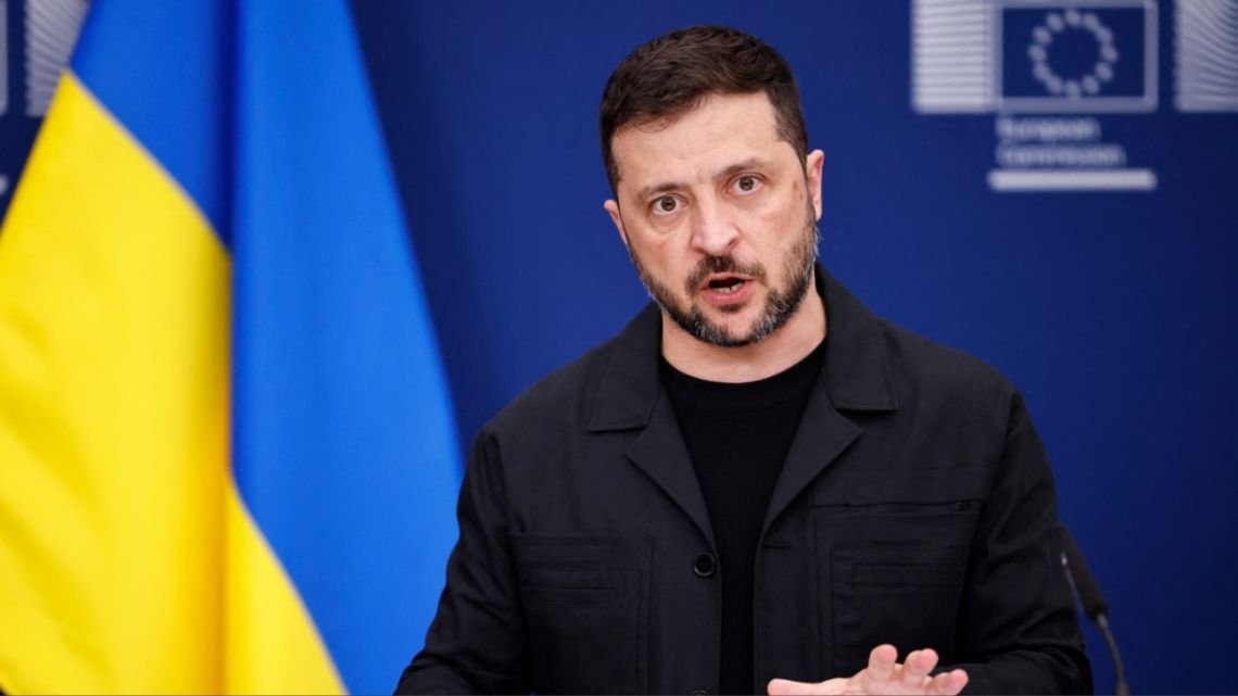 Zelenski negocia en Washington un acuerdo de paz, pero Trump ya decretó que no recuperará Crimea