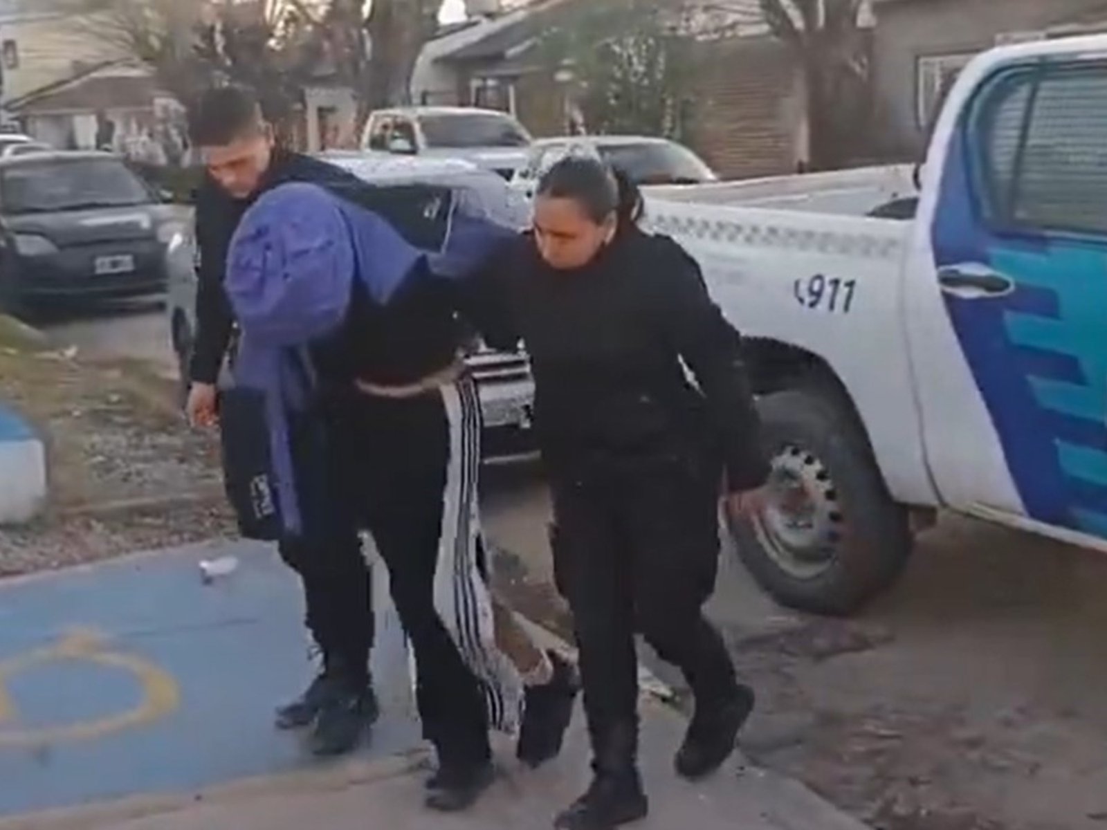 apuñaló al perro de su vecina porque había mordido a su caniche