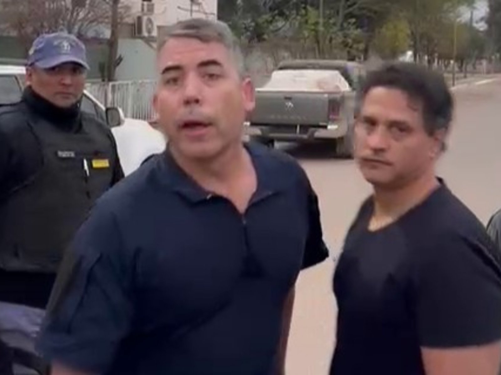 denuncian que un jefe de policía borracho agredió a médicos e intervienen la comisaría
