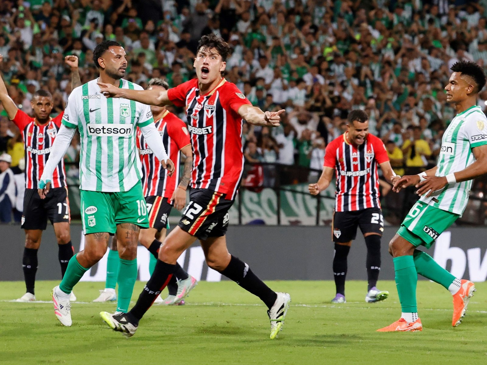 erró dos penales frente al San Pablo de Crespo y complicó a Atlético Nacional