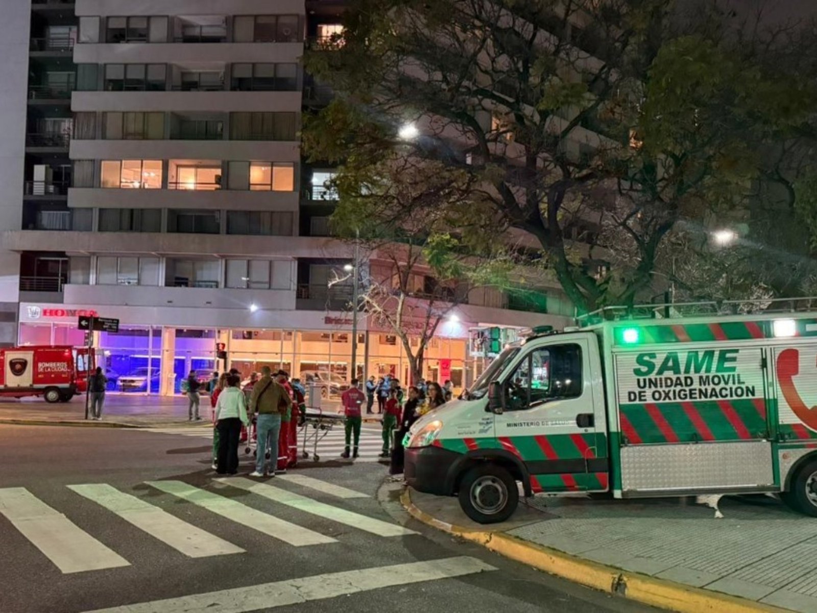 evacuaron un edificio de once pisos y cuatro personas fueron hospitalizadas