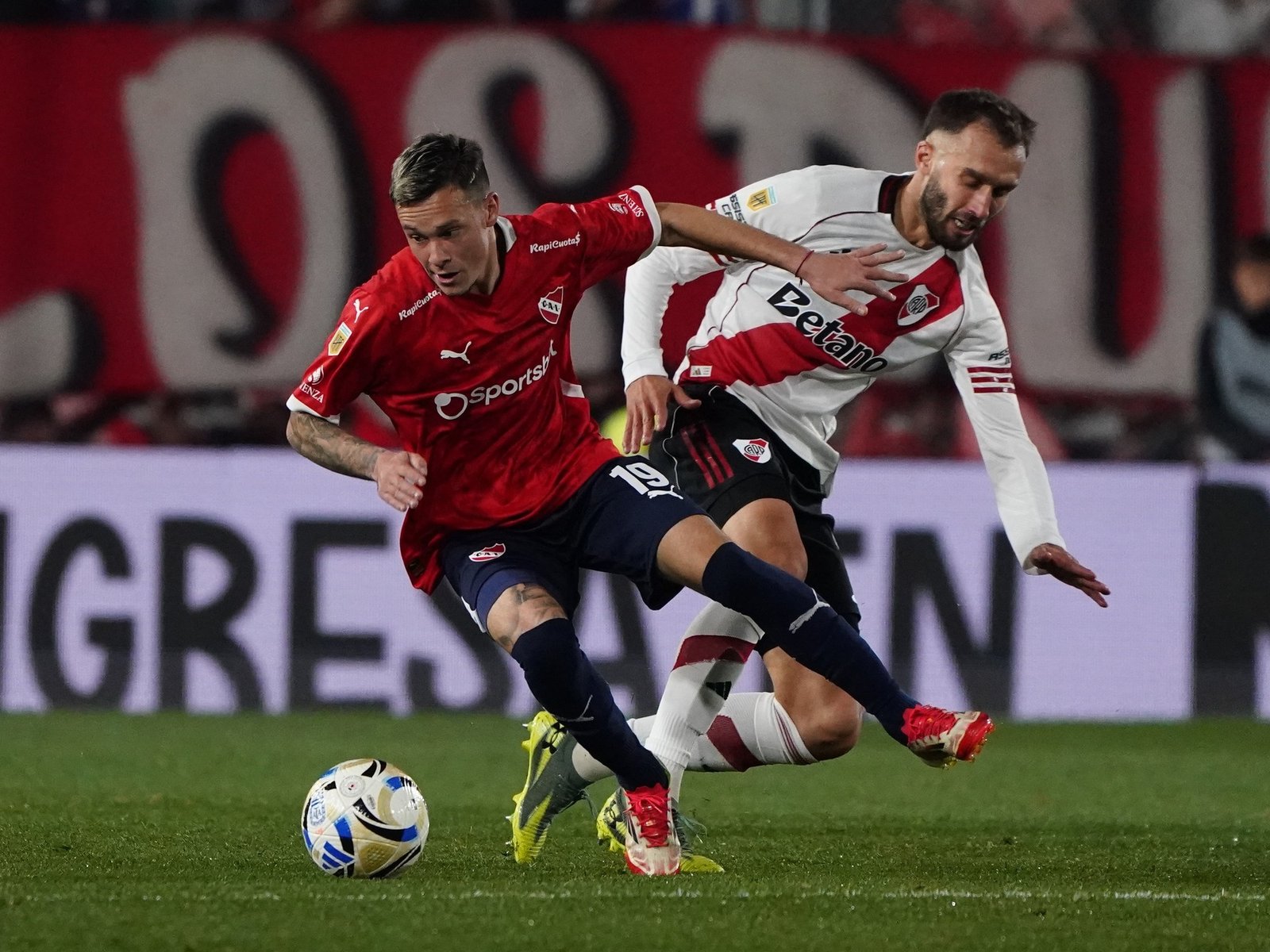 la sorpresa de Vaccari que nadie tenía en los planes y con la que le ganó la pulseada táctica a Gallardo ante River