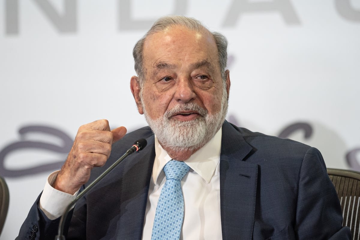 Carlos Slim busca más ‘oro negro’: el magnate firma un contrato con Pemex de 1.991 millones de dólares para la perforación de pozos | Economía