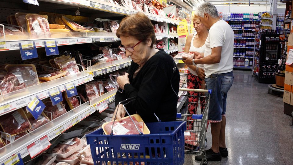 El Gobierno mete a los jubilados en la campaña y les da beneficios en supermercados | Cómo son los descuentos y los reintegros