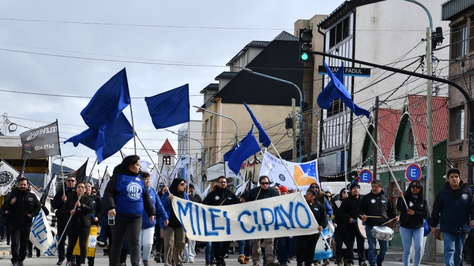 El rechazo a Milei llega hasta el fin del mundo