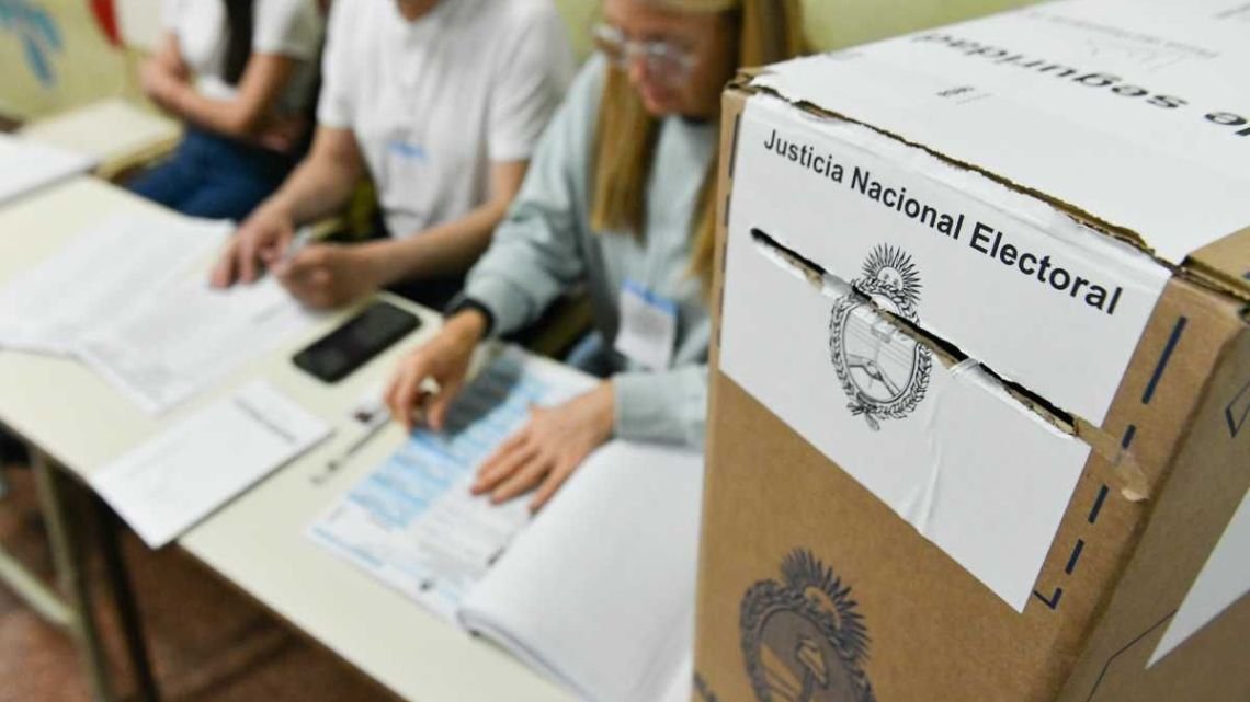 Encuesta: crece la cantidad de indecisos y podrían ser la llave para las elecciones del 26 de octubre