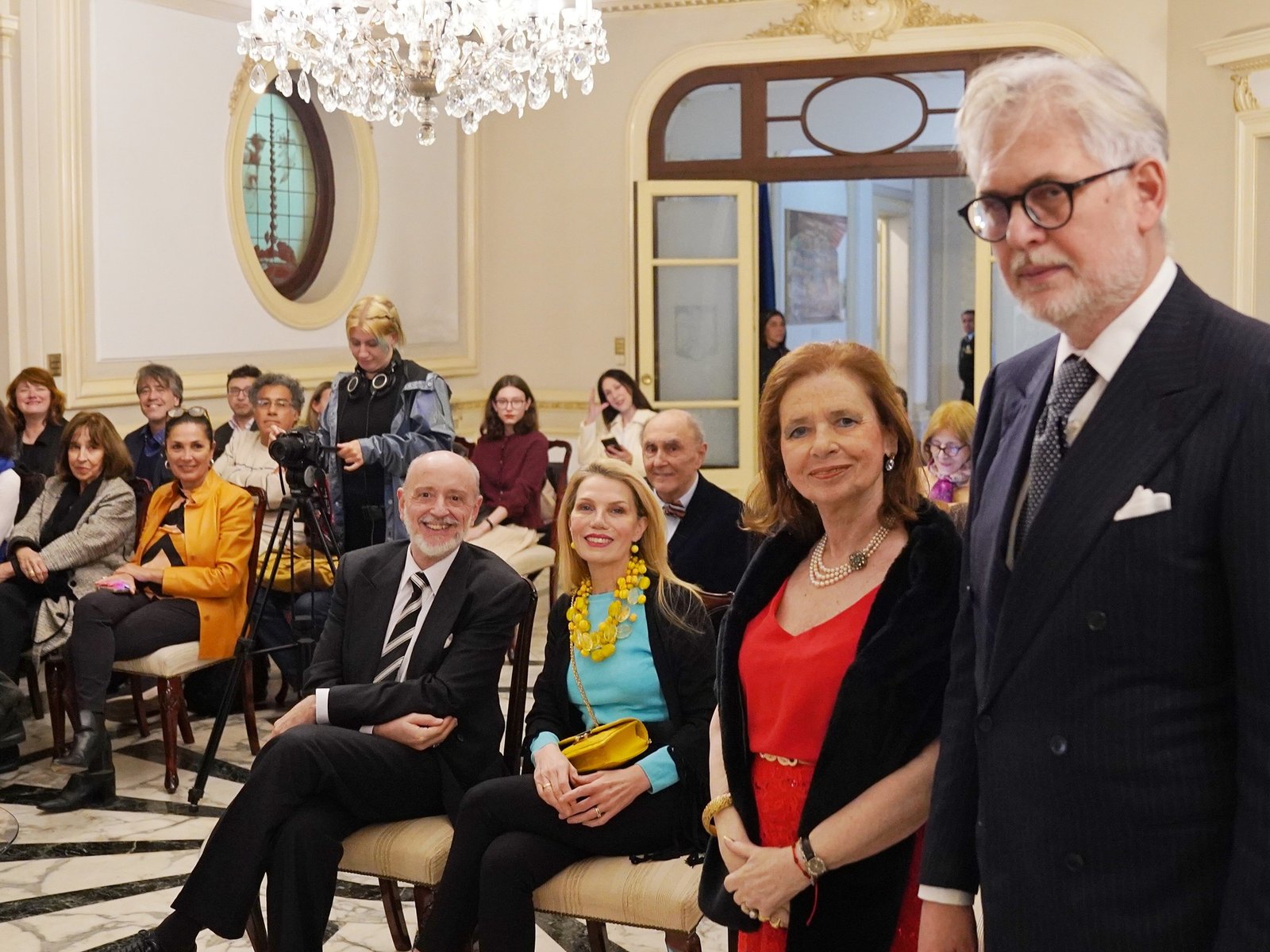 La escritora Alina Diaconú recibió un homenaje en la Embajada de Rumania a sus 80 años