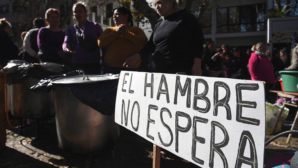 Las Ollas populares se extendieron en todo el país | Las organizaciones sociales reclaman que el Gobierno vuelva a abastecer a los comedores