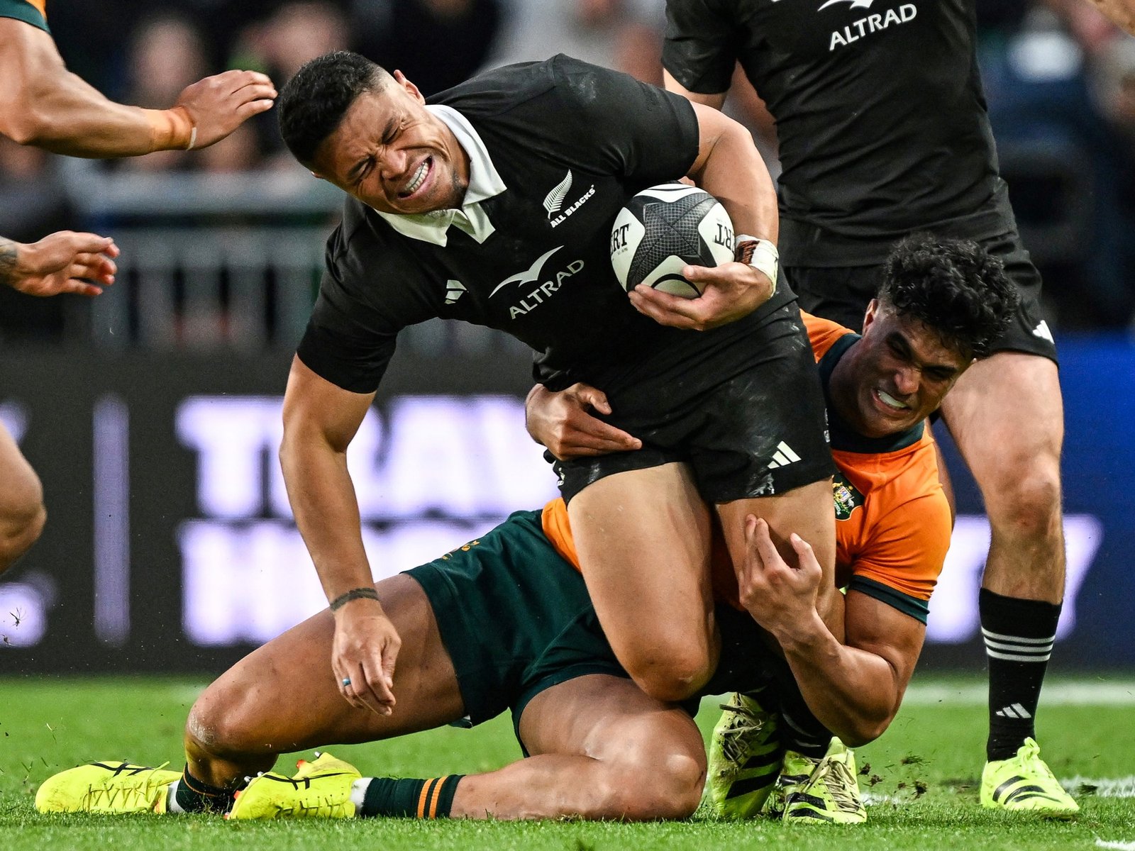 Los All Blacks estiraron su invicto en Eden Park y bajaron a los Wallabies de la cima del Rugby Championship