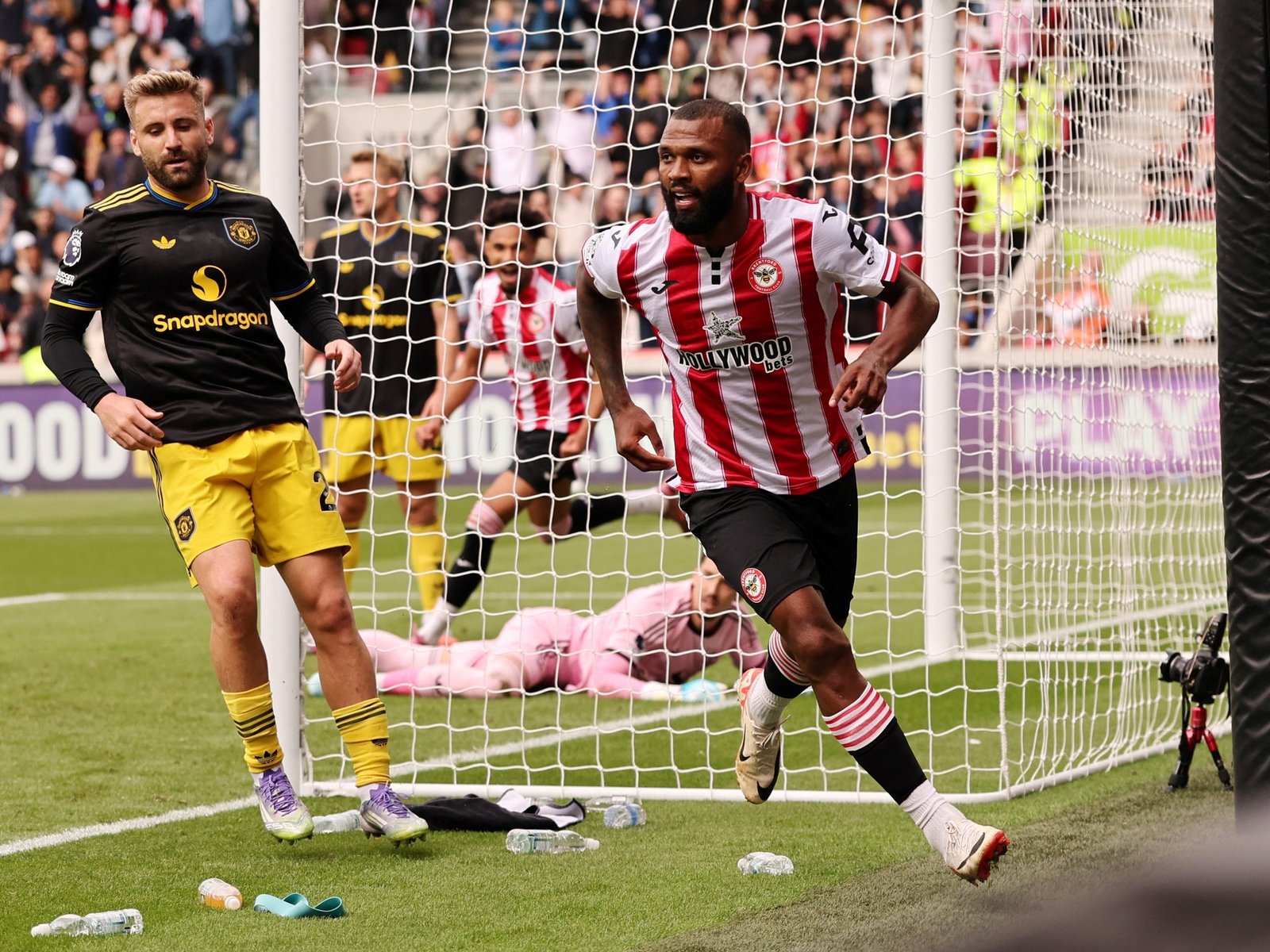 Manchester United recibió otro duro golpe ante Brentford y no puede salir de su crisis