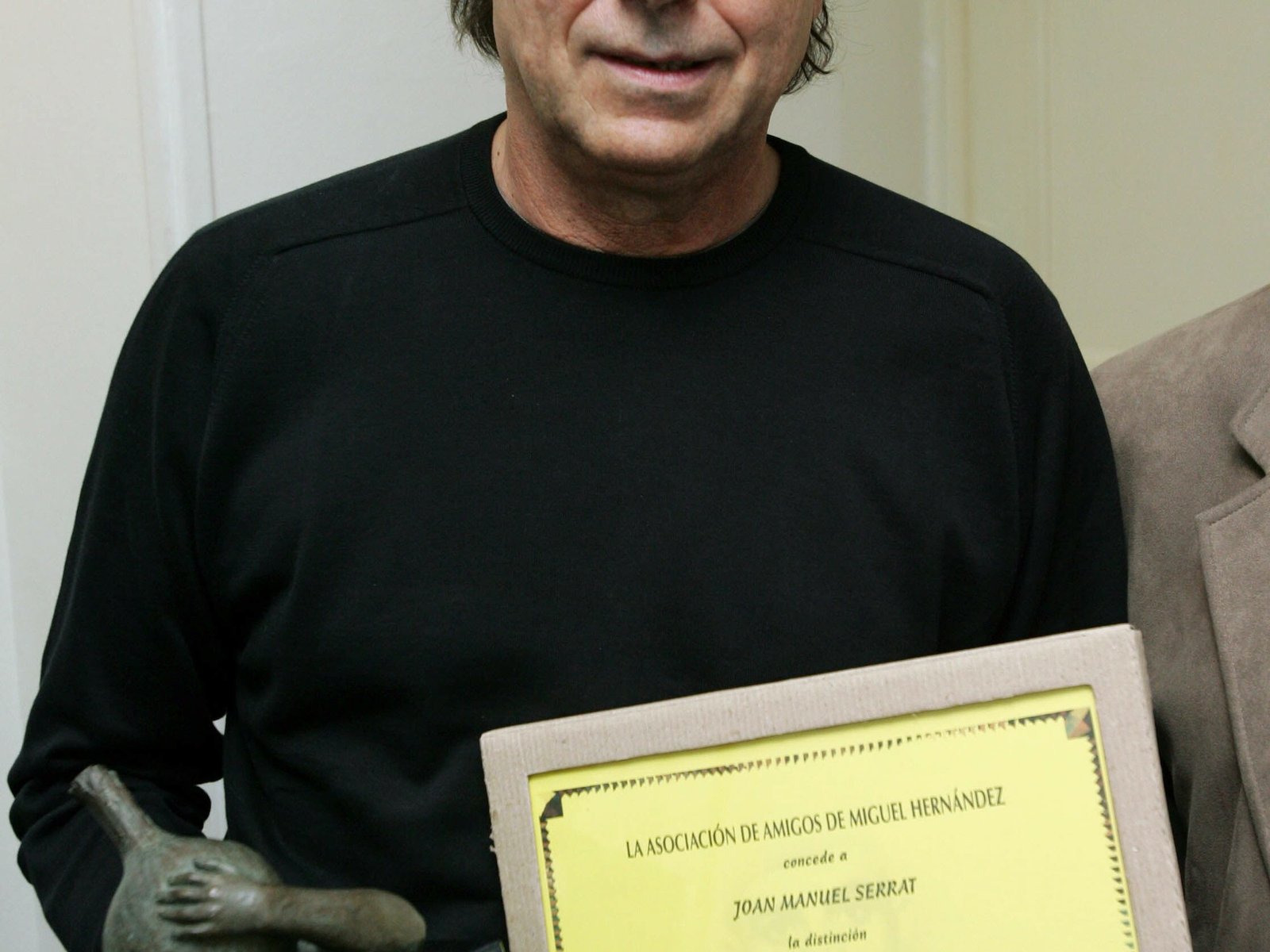 Miguel Hernández, el poeta que murió en las cárceles franquistas y fue reivindicado por Serrat