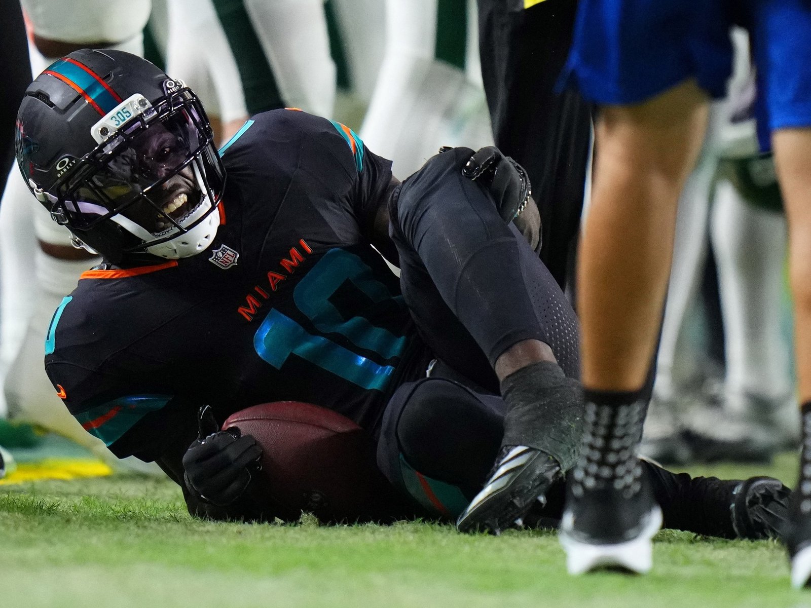 la devastadora lesión de rodilla que sufrió Tyreek Hill, estrella de los Miami Dolphins, y paralizó a la NFL