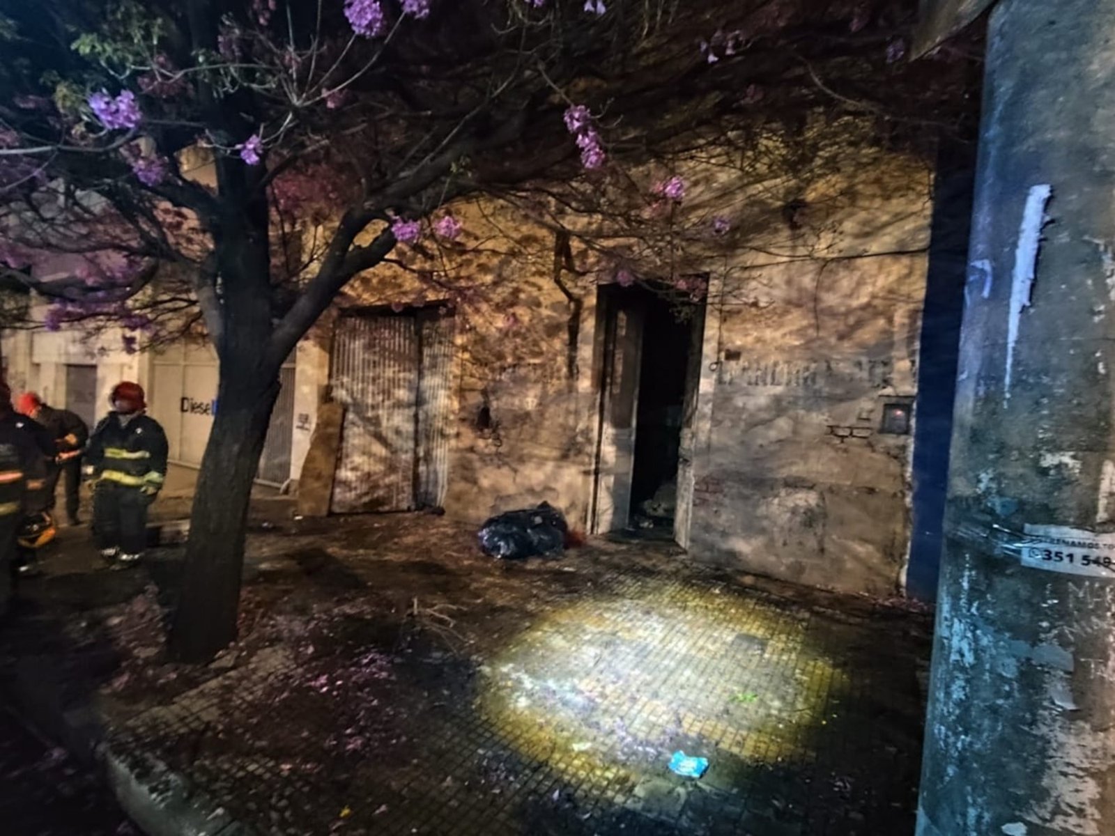 un abuelo y dos nietos murieron en un incendio