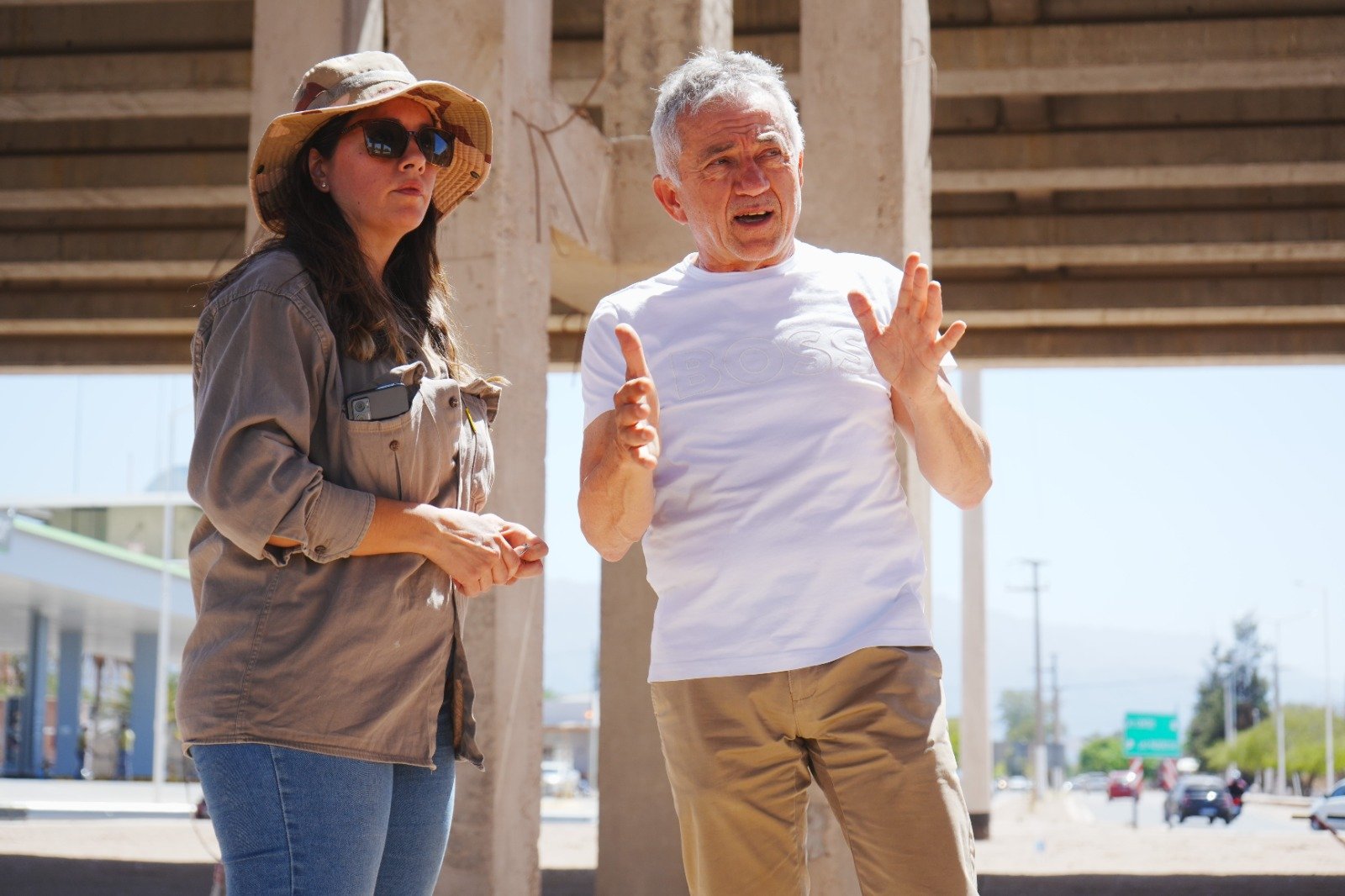 Avanza Rioja Linda: Armando Molina recorrió trabajos de embellecimiento de rotonda “El Chacho”.