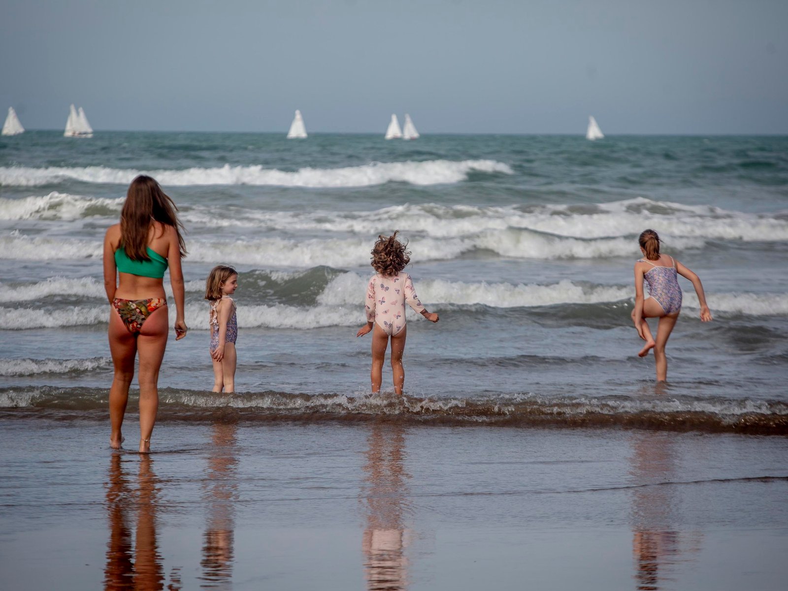 Advierten que muchos chicos se ahogan porque los padres se distraen con el celular