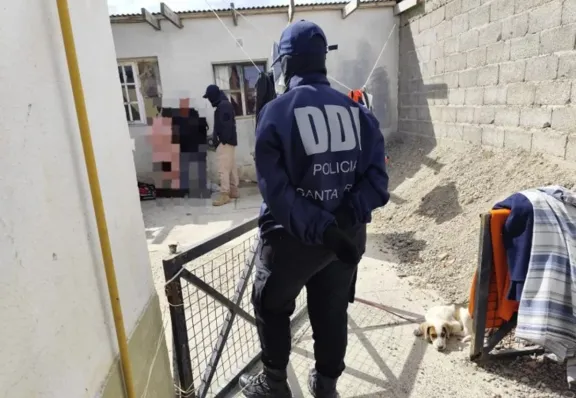 Allanamientos en Puerto Deseado por robo a un local de tecnología