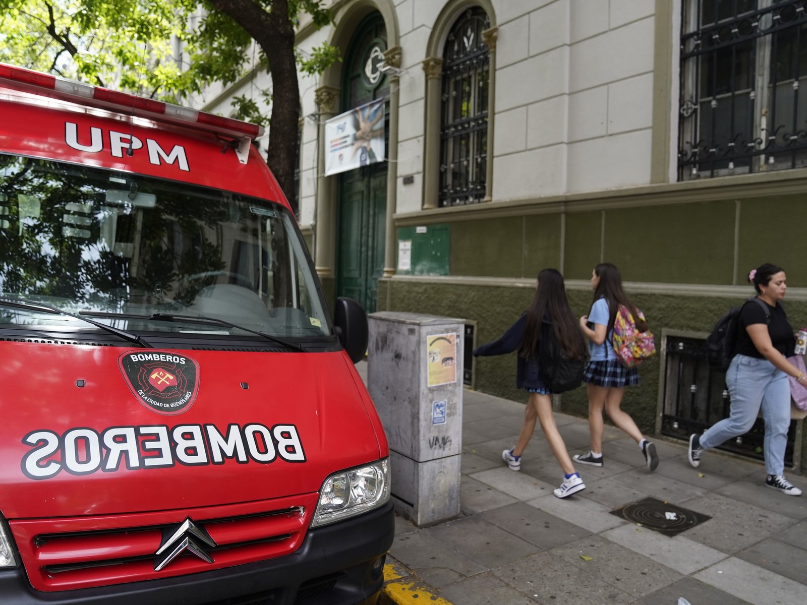 Así fue la explosión durante un experimento de química en un colegio de Palermo