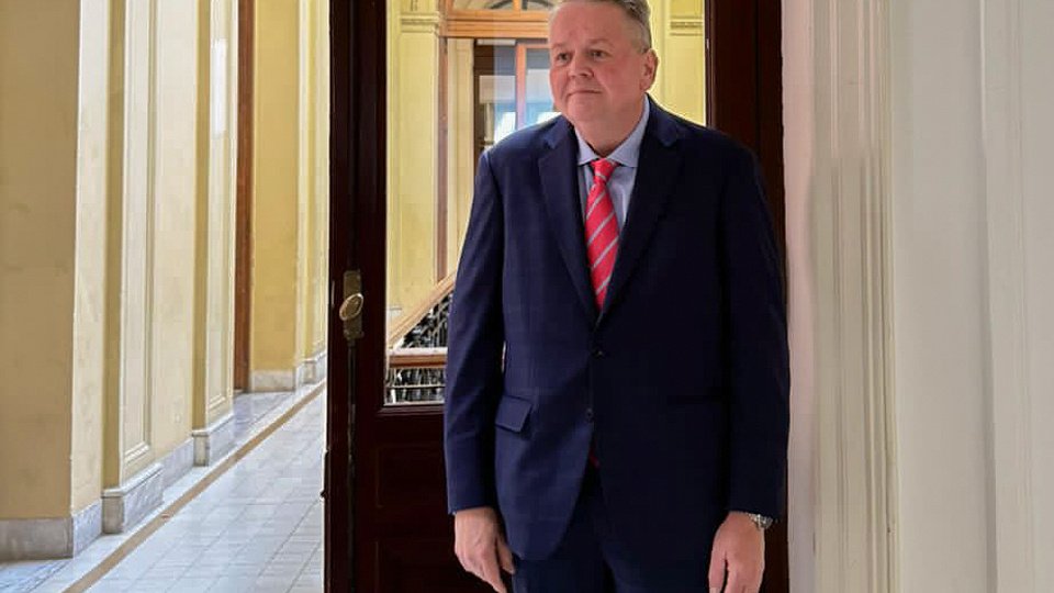 Barry Bennett estuvo en la Rosada y aseguró que el Swap del Tesoro de EEUU «podría llegar antes de lo esperado» | El asesor de Donald Trump dijo que la Casa Blanca «está comprometida» con el rescate a Milei