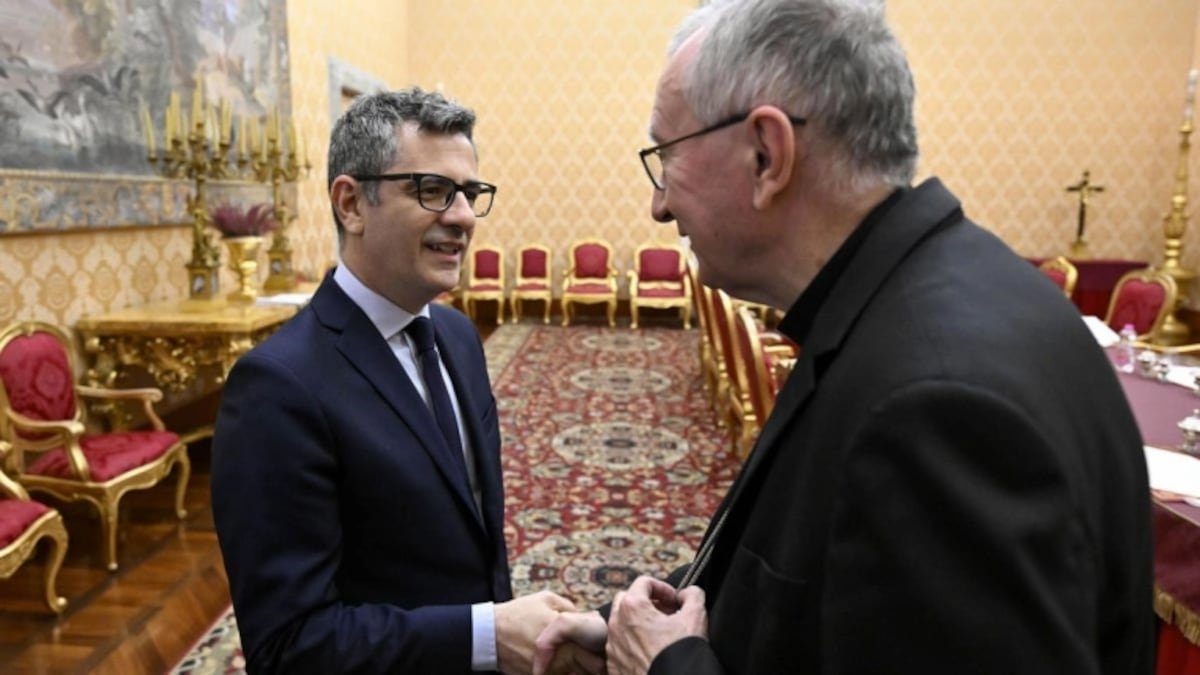 Bolaños se reúne en el Vaticano con el número dos del Papa | España